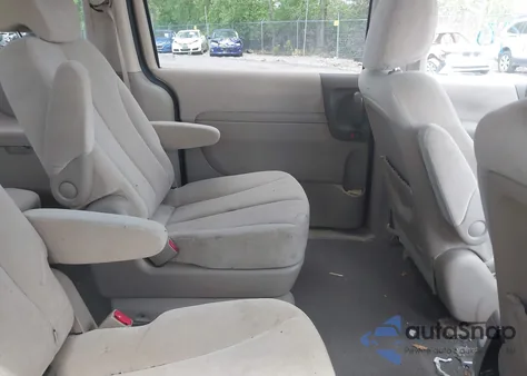 2008 Kia Sedona Lx z USA, uszkodzony, nr VIN KNDMB233786266332